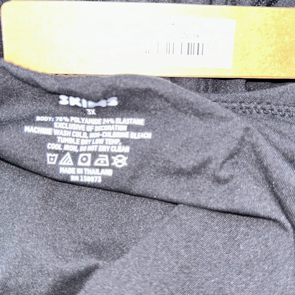 SKIMS Sz 3X NWTs onyx Square neck bodysuit with snap crotch thong - silky fabric - Picture 2 of 8